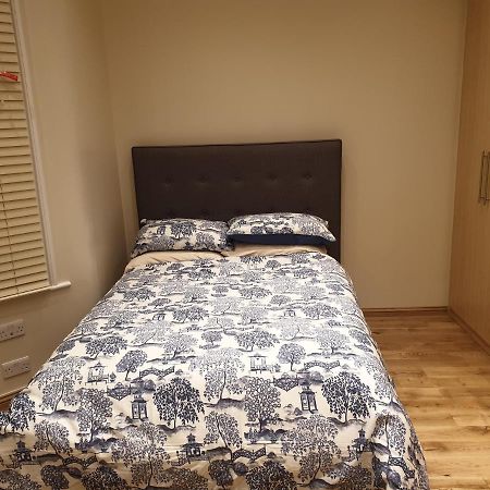 London Luxury Apartments 4 Min Walk From Ilford Station, With Free Parking Free Wifi Luaran gambar