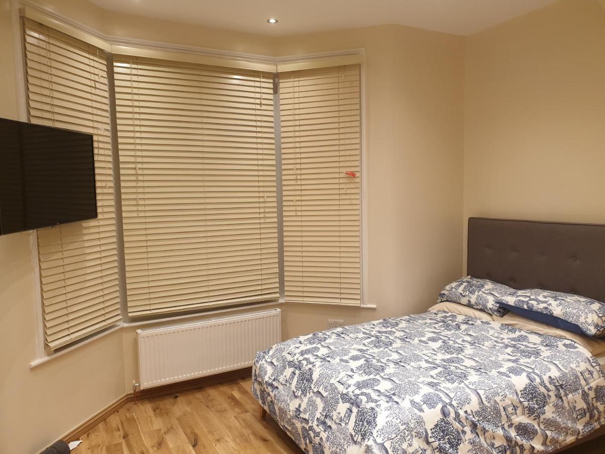 London Luxury Apartments 4 Min Walk From Ilford Station, With Free Parking Free Wifi Luaran gambar