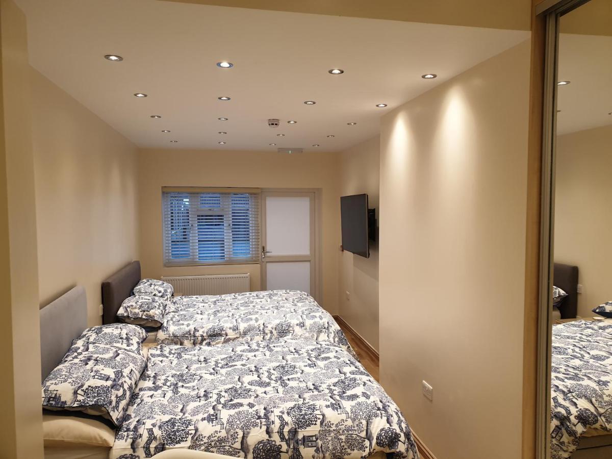 London Luxury Apartments 4 Min Walk From Ilford Station, With Free Parking Free Wifi Luaran gambar