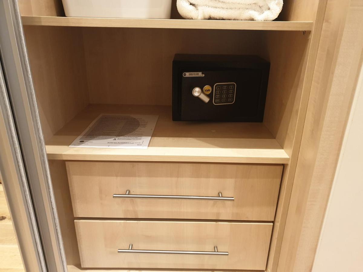London Luxury Apartments 4 Min Walk From Ilford Station, With Free Parking Free Wifi Luaran gambar