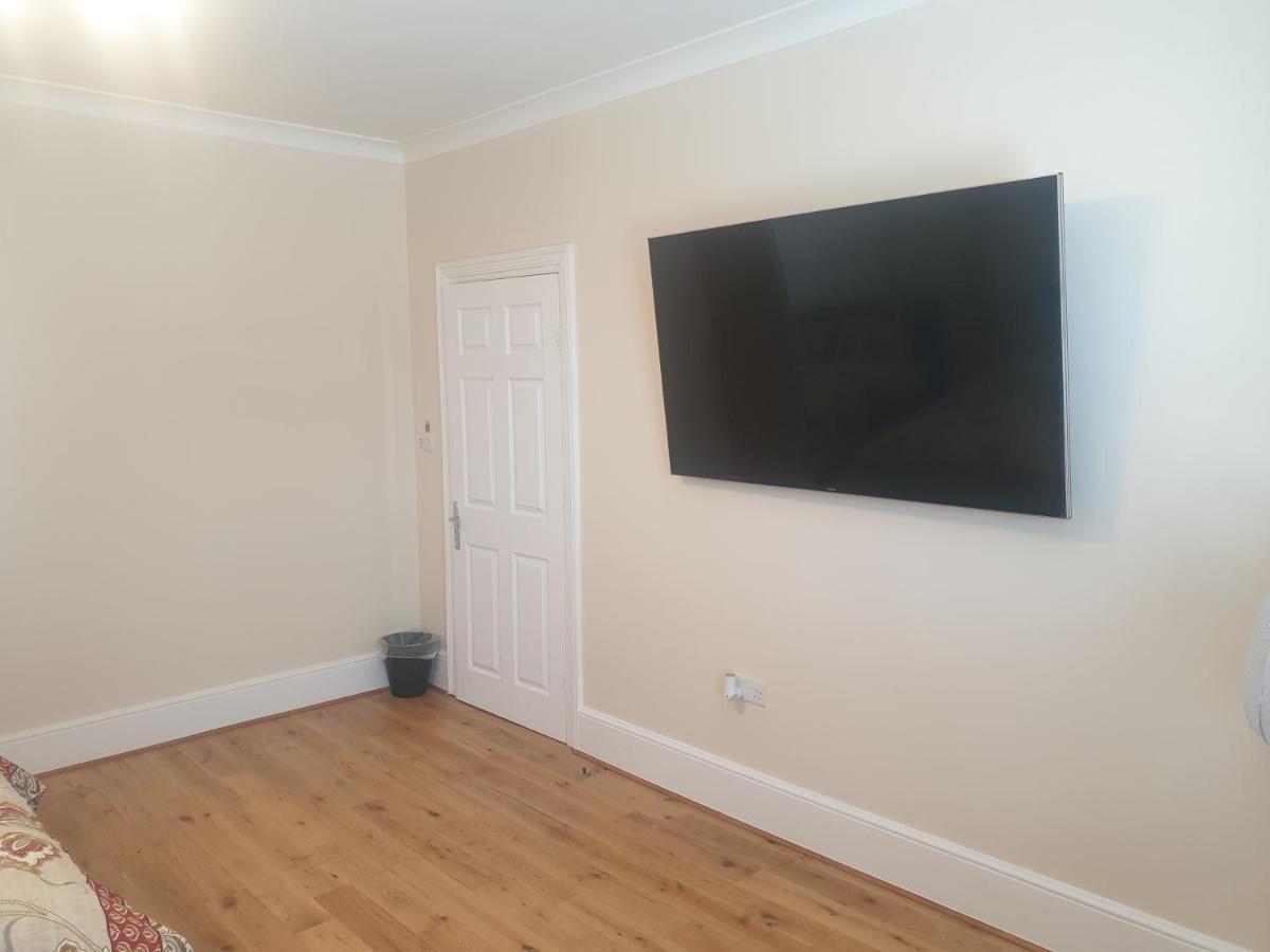 London Luxury Apartments 4 Min Walk From Ilford Station, With Free Parking Free Wifi Luaran gambar