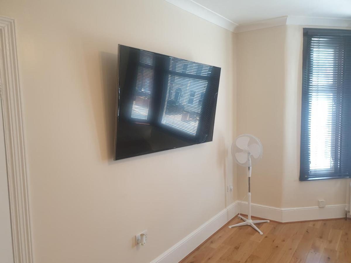 London Luxury Apartments 4 Min Walk From Ilford Station, With Free Parking Free Wifi Luaran gambar